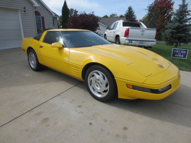 1993 ruby red Chevrolet Corvette Coupe