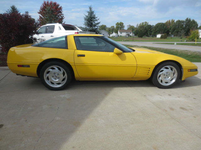 1993 ruby red Chevrolet Corvette Coupe