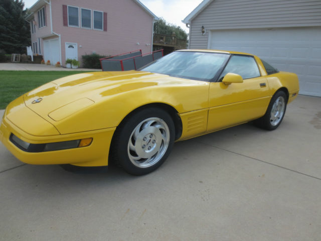 1993 ruby red Chevrolet Corvette Coupe