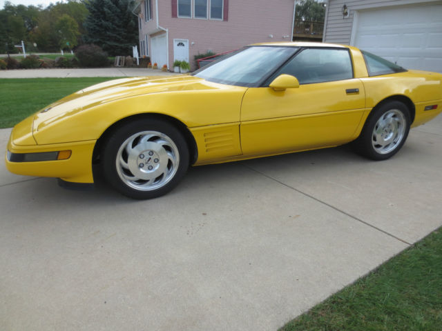 1993 ruby red Chevrolet Corvette Coupe