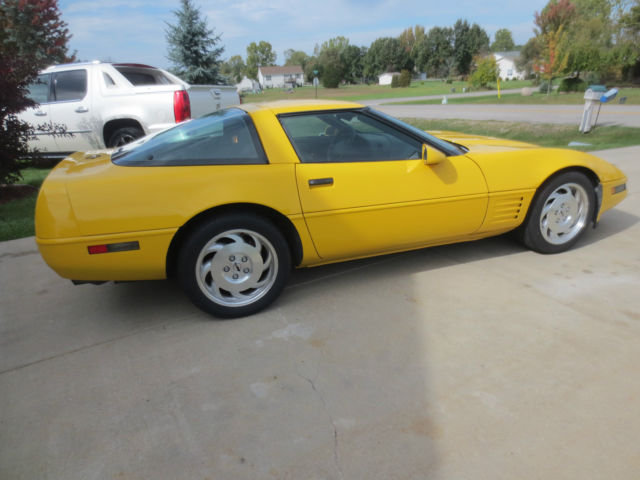 1993 ruby red Chevrolet Corvette Coupe