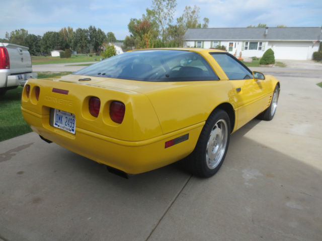 1993 ruby red Chevrolet Corvette Coupe
