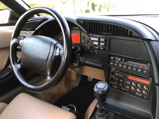 1993 POLO GREEN Chevrolet Corvette Coupe