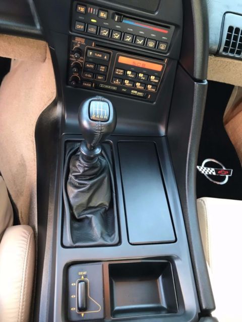 1993 POLO GREEN Chevrolet Corvette Coupe