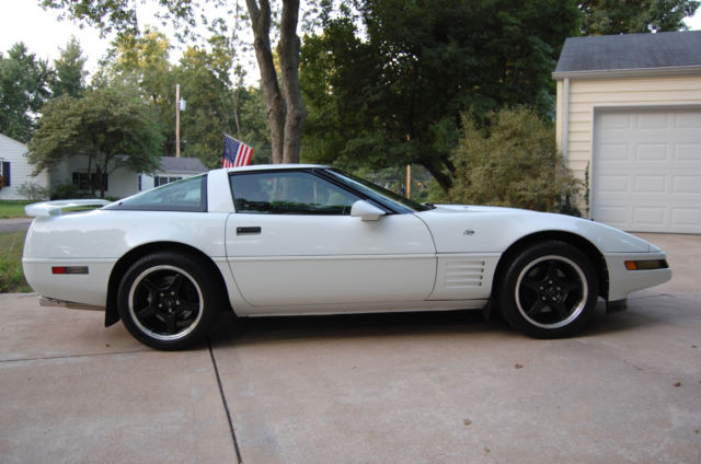 1993 White Chevrolet Corvette Coupe