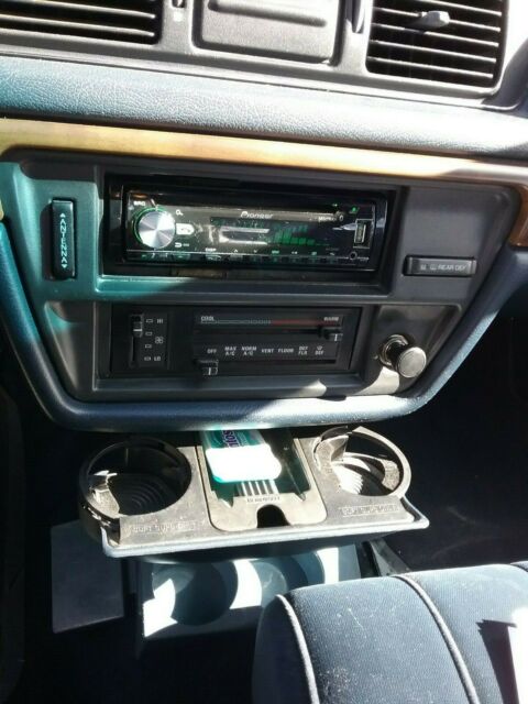 1993 White Ford Crown Victoria Sedan