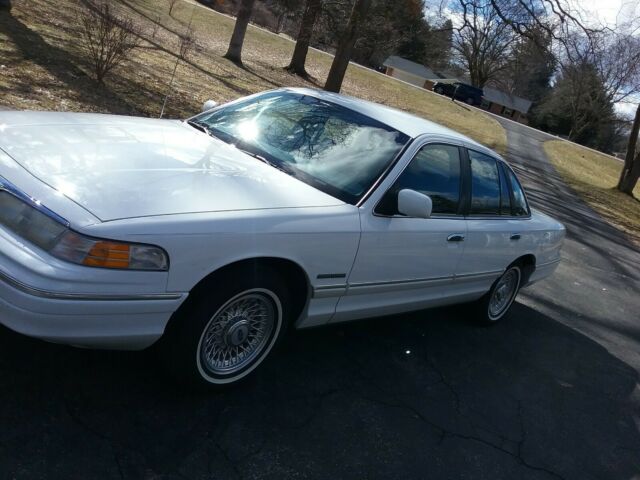 1993 White Ford Crown Victoria Sedan