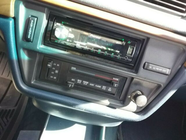 1993 White Ford Crown Victoria Sedan