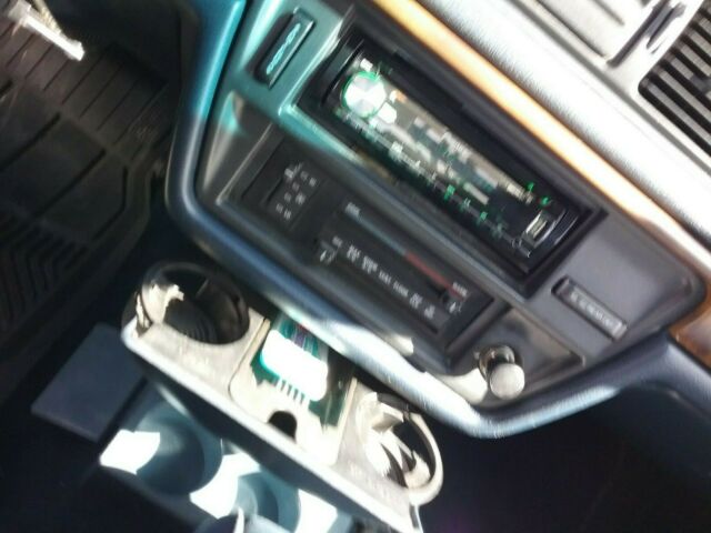 1993 White Ford Crown Victoria Sedan