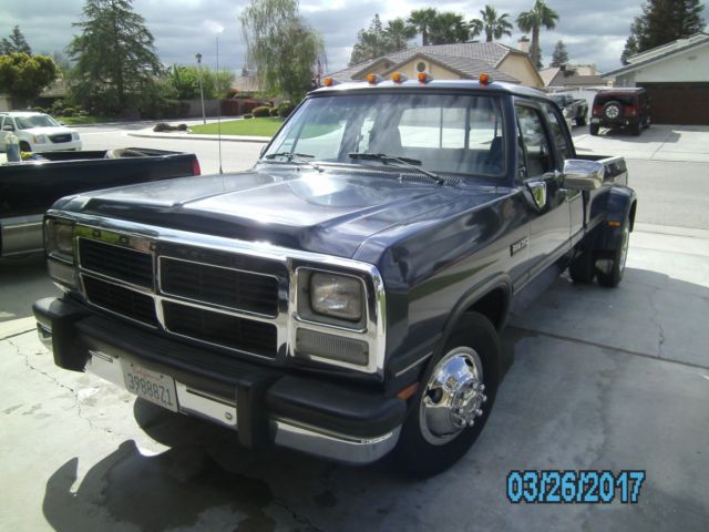 1993 Blue Dodge Ram 3500 Extended Cab Pickup