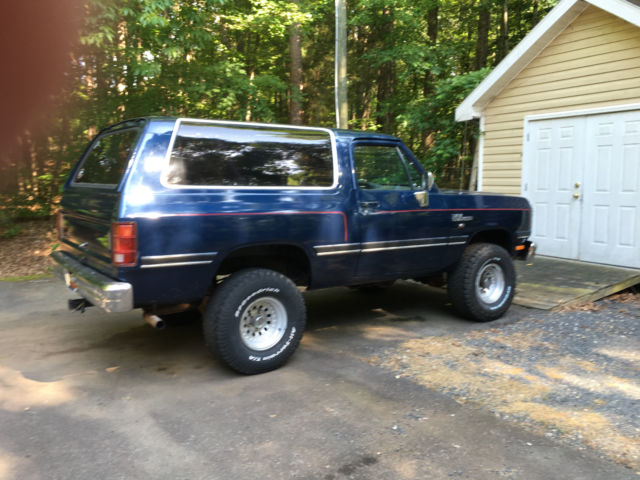 1993 Blue Dodge Ramcharger SUV