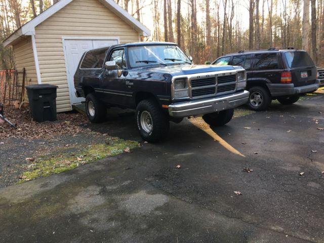 1993 Blue Dodge Ramcharger SUV