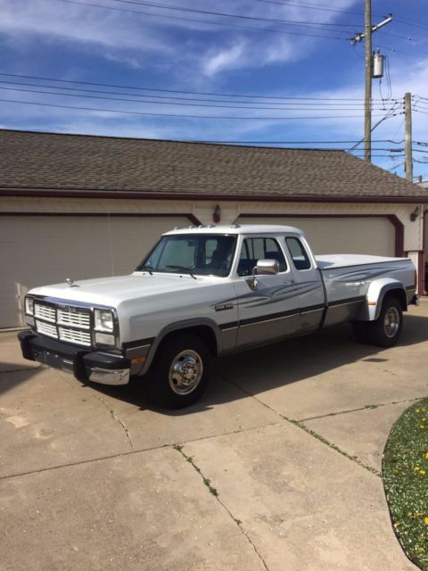 1993 White Dodge Ram 3500
