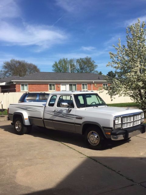 1993 White Dodge Ram 3500