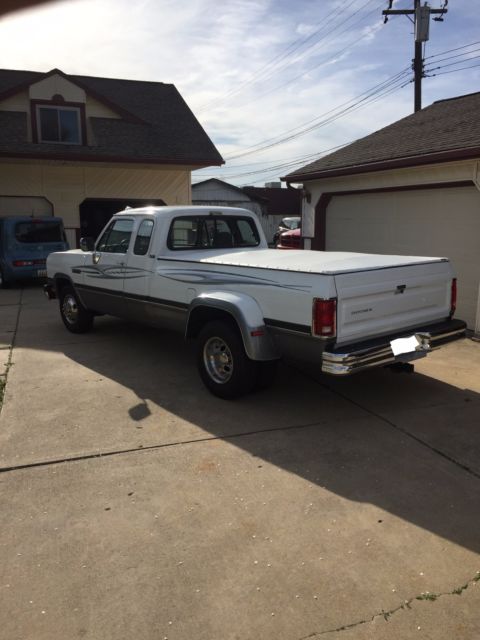 1993 White Dodge Ram 3500