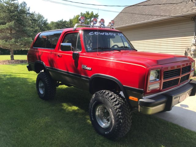 1993 Red Dodge Ramcharger SUV