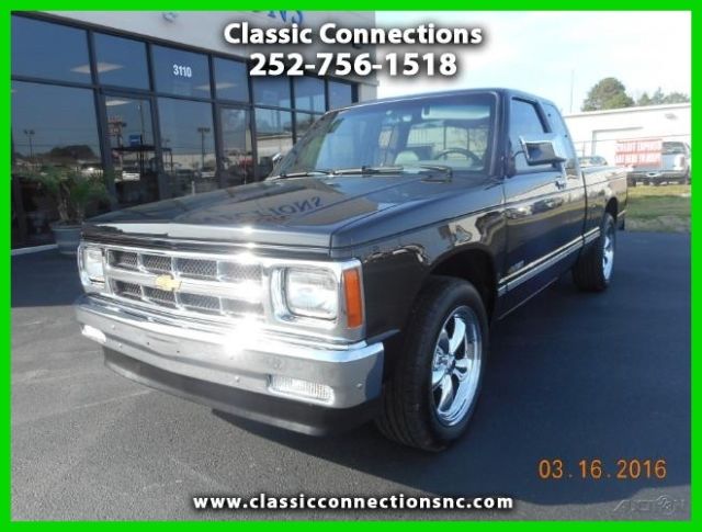 1993 Black Chevrolet S-10 Pickup Truck