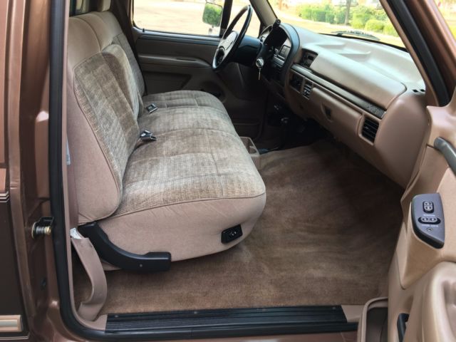 1993 Brown Ford F-150 Standard Cab Pickup