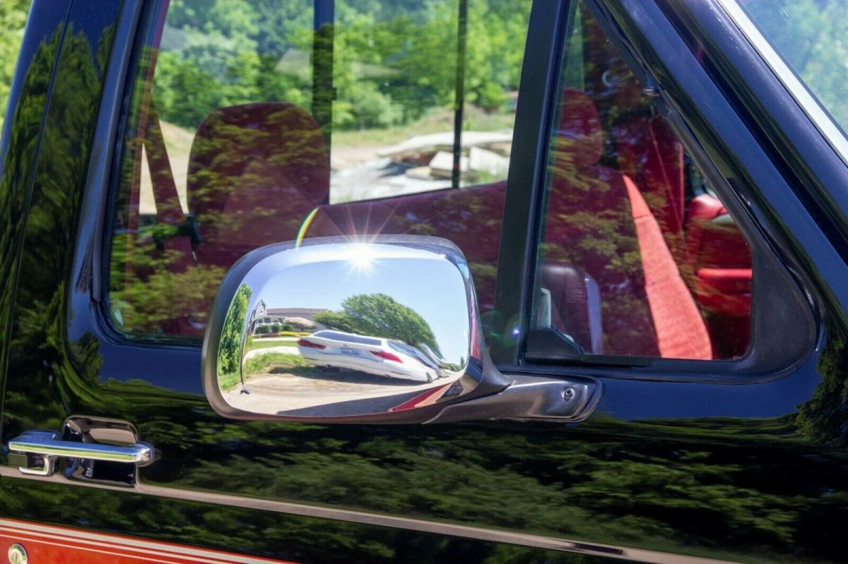 1993 Black/Red Ford F-150 Standard Cab Pickup