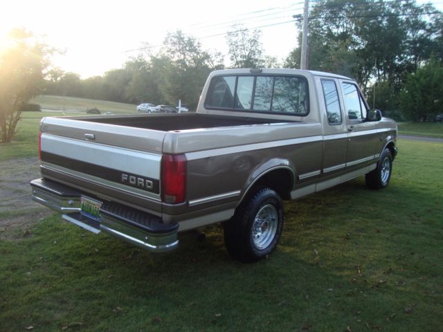 1993 Brown Ford F-150 Extended Cab Pickup