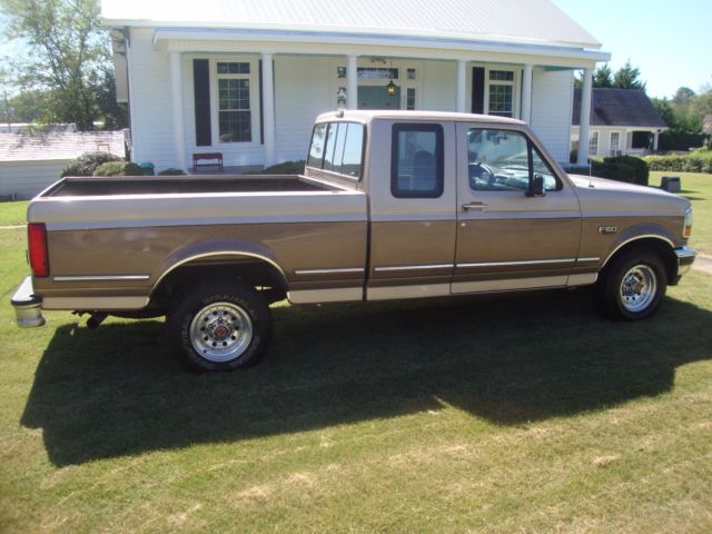 1993 Brown Ford F-150 Extended Cab Pickup