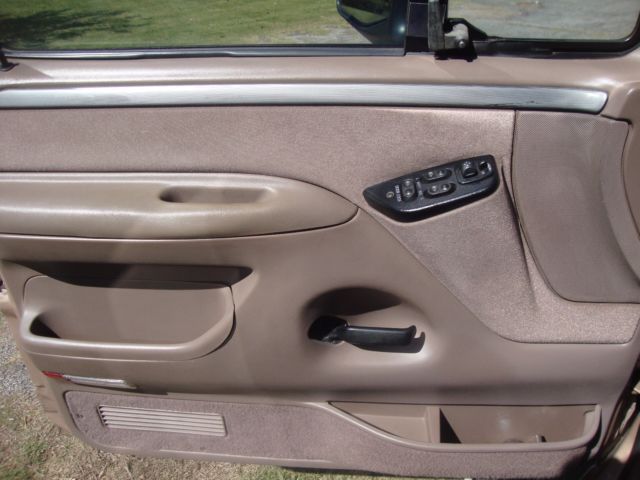 1993 Brown Ford F-150 Extended Cab Pickup