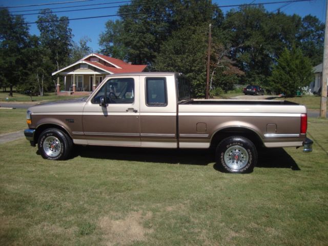 1993 Brown Ford F-150 Extended Cab Pickup