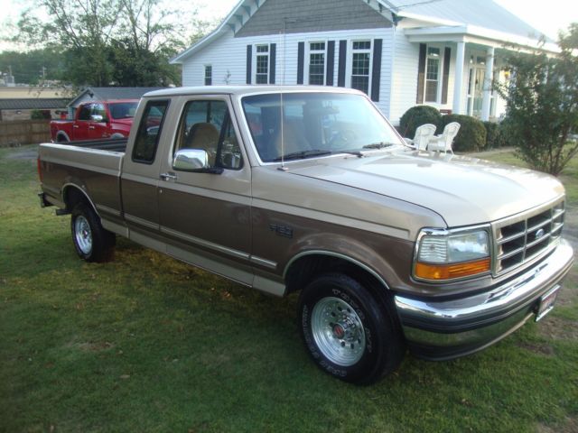 1993 Brown Ford F-150 Extended Cab Pickup