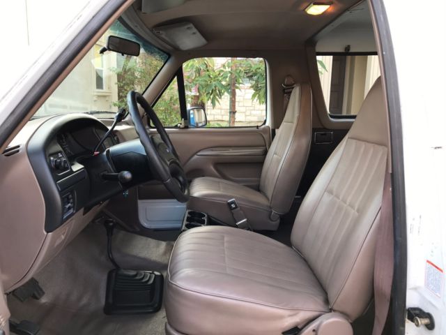 1993 White Ford Bronco SUV