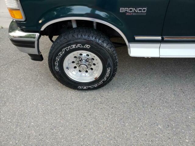 1993 White Ford Bronco SUV