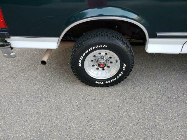 1993 White Ford Bronco SUV