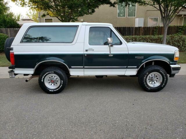 1993 White Ford Bronco SUV
