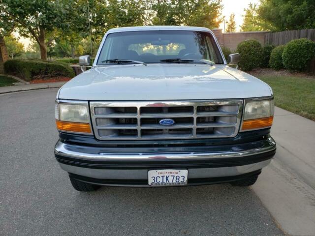1993 White Ford Bronco SUV