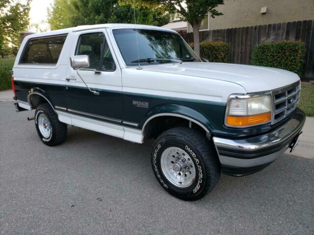 1993 White Ford Bronco SUV