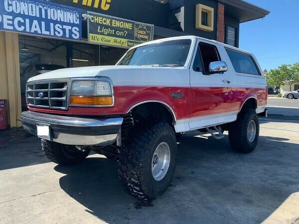1993 White Ford Bronco SUV