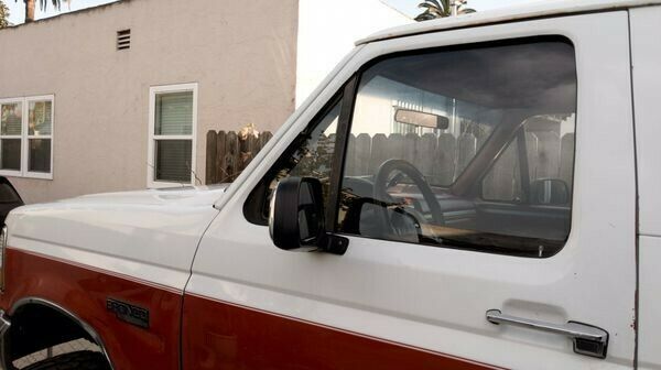 1993 White Ford Bronco SUV