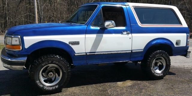 1993 Blue Ford Bronco SUV