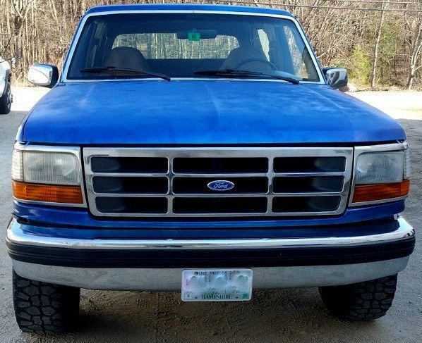 1993 Blue Ford Bronco SUV