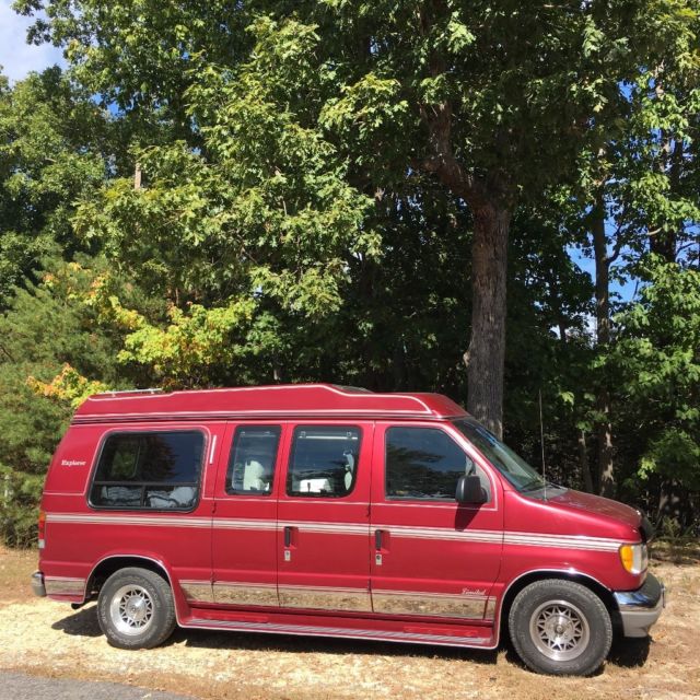 1993 Burgundy Ford E-Series Van
