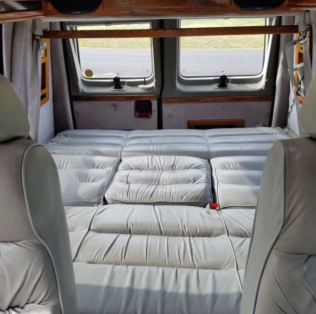 1993 Burgundy Ford E-Series Van