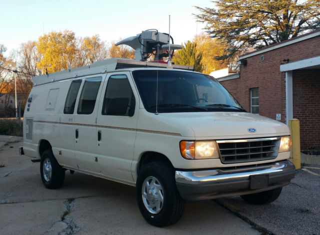 1993 Beige Ford E-Series Van Extended Cargo Van
