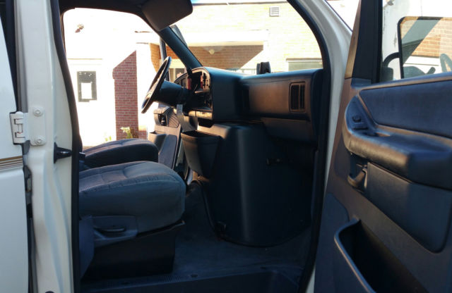 1993 Beige Ford E-Series Van Extended Cargo Van