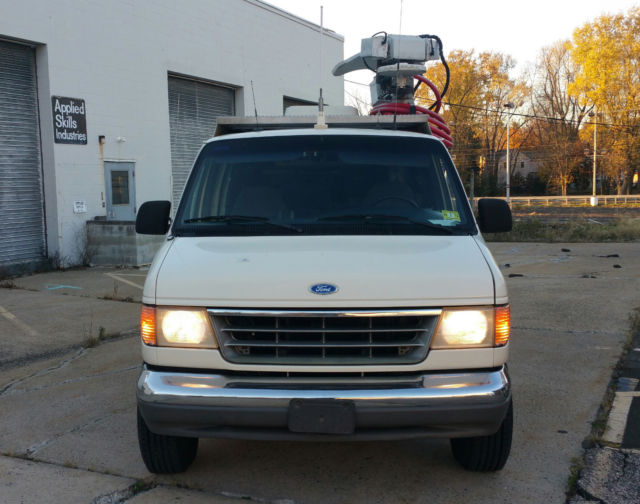 1993 Beige Ford E-Series Van Extended Cargo Van
