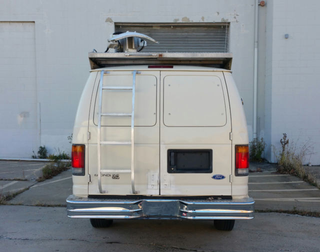 1993 Beige Ford E-Series Van Extended Cargo Van