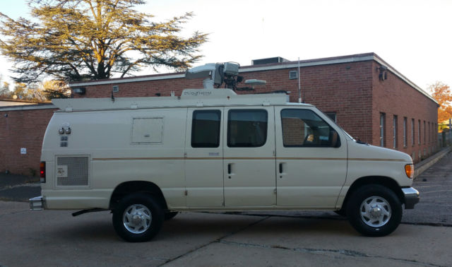 1993 Beige Ford E-Series Van Extended Cargo Van