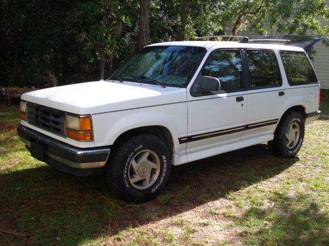 1993 White Ford Explorer SUV