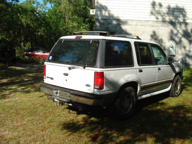 1993 White Ford Explorer SUV