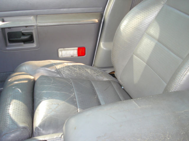 1993 White Ford Explorer SUV