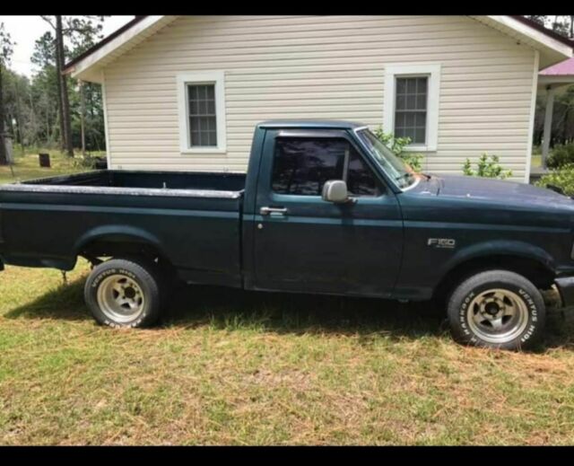 1993 Green Ford F-150 Standard Cab Pickup