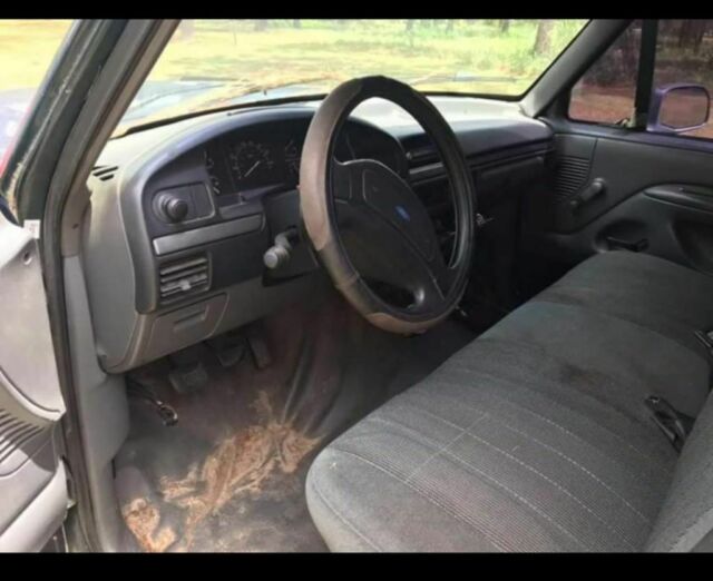 1993 Green Ford F-150 Standard Cab Pickup
